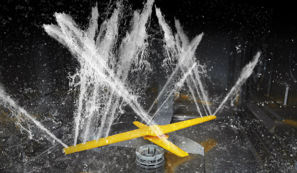 Công nghệ vòi phun WaterJet Clean™ mạnh mẽ, loại  bỏ hoàn toàn các vết bẩn