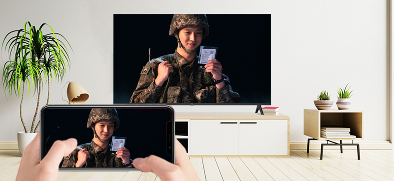 Tính năng trình chiếu nội dung từ điện thoại lên tivi thông qua Chromecast.
