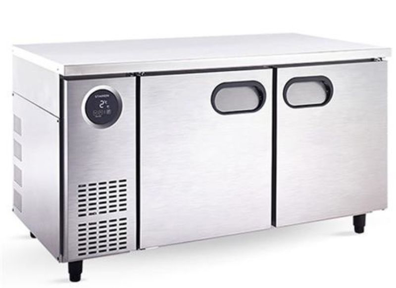 Bàn được làm từ thép không gỉ và inox nên có độ bền cao