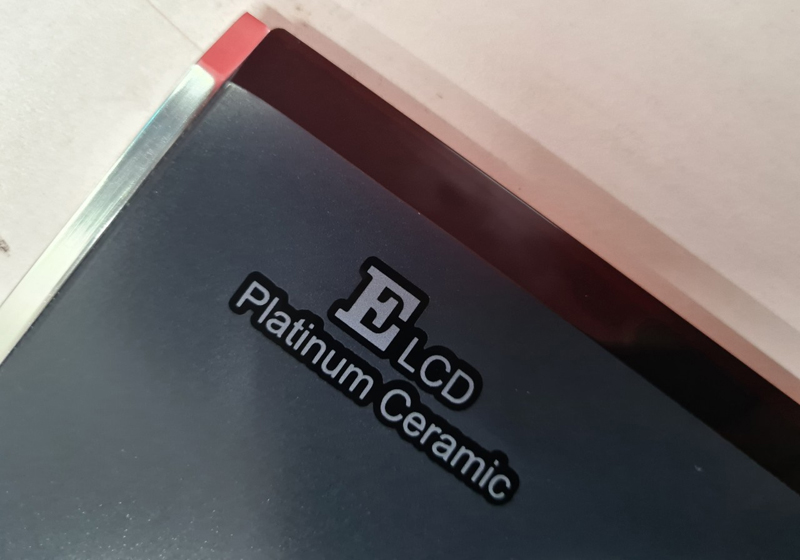 Mặt kính ELCD Platinum Ceramic có khả năng chịu nhiệt, hạn chế trầy xước 