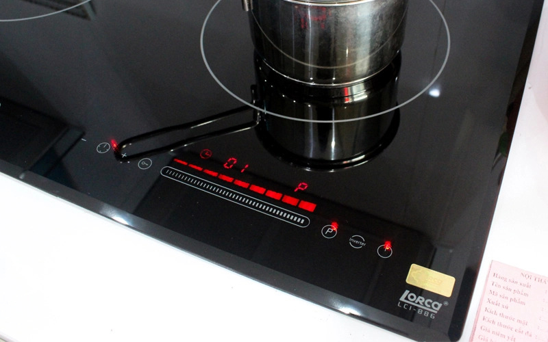Điều khiển cảm ứng dạng trượt Slider riêng biệt cho 2 bếp, có màn hình LED hiển thị rõ nét