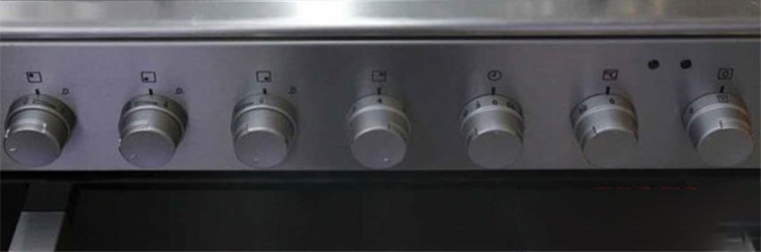 Bảng điều khiển của bếp lò Electrolux EKM613010X
