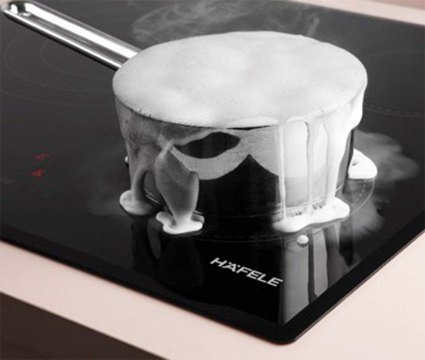 Thiết kế chống tràn của bếp từ ba âm kính Hafele HC-IF77A