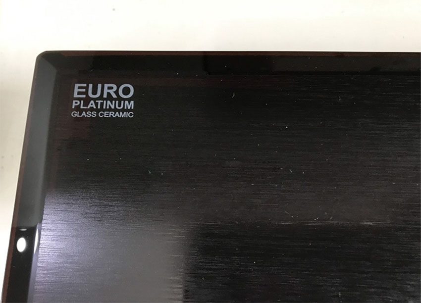 Bề mặt kính của bếp từ đôi EuroSun EU-T709 Pro