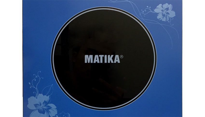 Thiết kế mặt kính bằng Ceramic của bếp điện từ đơn Matika MTK-2116