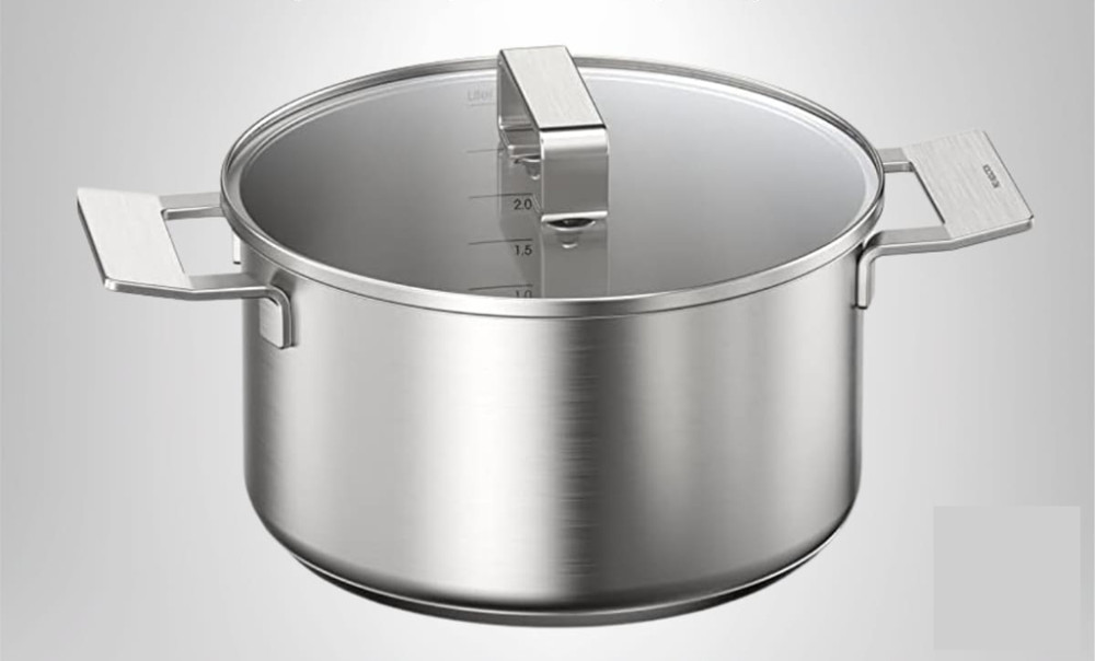 Nắp nồi bằng kính cường lực trong suốt, giúp dễ dàng quan sát quá trình nấu