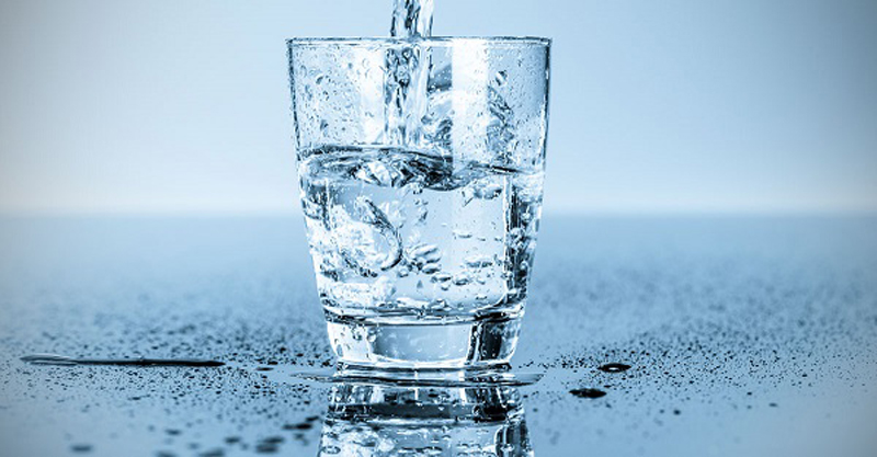 Công nghệ lọc nước RO oại bỏ tạp chất, vi khuẩn cho nước sạch, an toàn uống trực tiếp. 