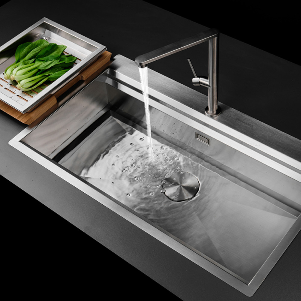 Có 1 hộc rửa sâu rộng, tiện lợi khi rửa đồng thời nhiều loại chén, bát, xoong nồi.