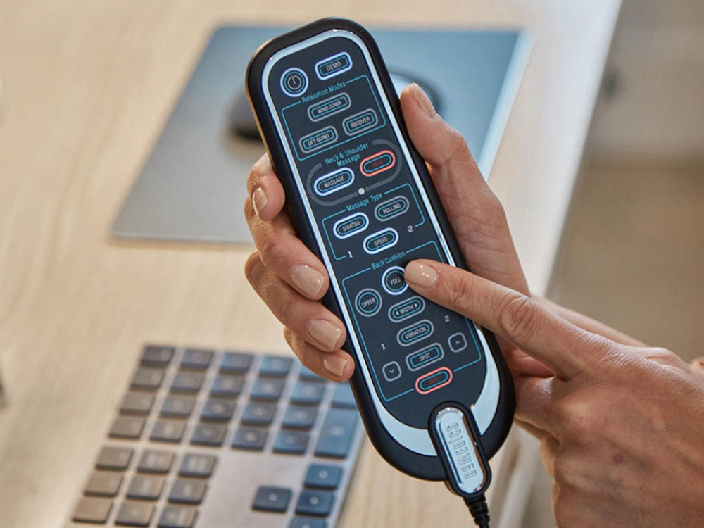Trang bị remote cầm tay, cho phép điều chỉnh chế độ