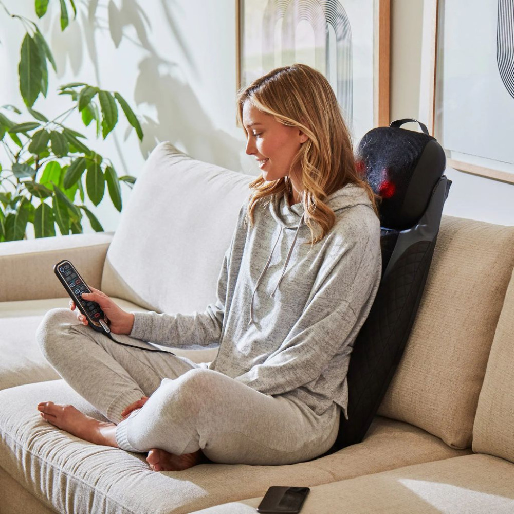 Đệm được thiết kế mỏng gọn, dễ dàng đặt lên ghế sofa