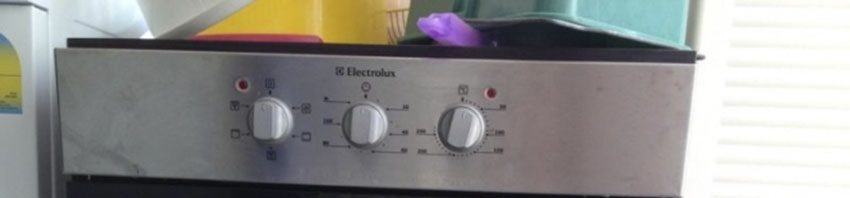 Núm điều khiển của lò nướng Electrolux EOB203X