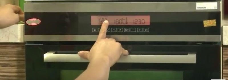 Bảng điều khiển dễ sử dụng của lò nướng âm tủ Fandi FD-V22F10