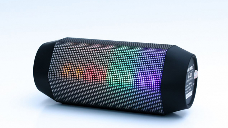 Loa bluetooth SoundMax R-600 với đèn LED nhiều màu nhấp nháy theo nhạc