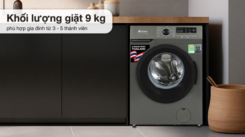 Máy có khối lượng giặt 9kg, phù hợp cho gia đình 3-5 người.