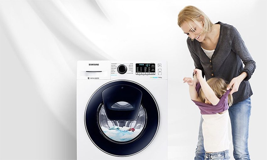 Máy giặt cửa trước Samsung AddWash 9kg WW90K54E0UW có cửa phụ giúp bỏ thêm quần áo vô sau dễ dàng