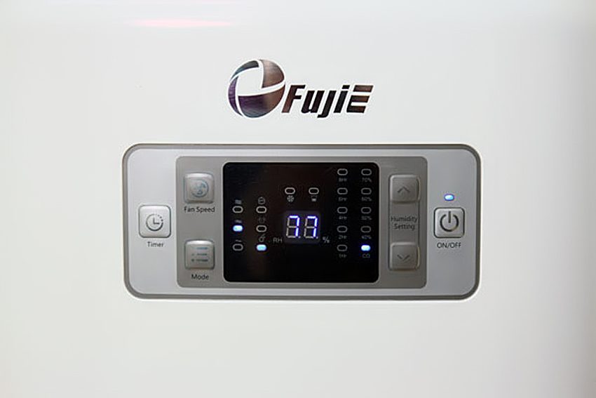 Màn hình hiển thị của máy hút ẩm Fujie HM-916EC