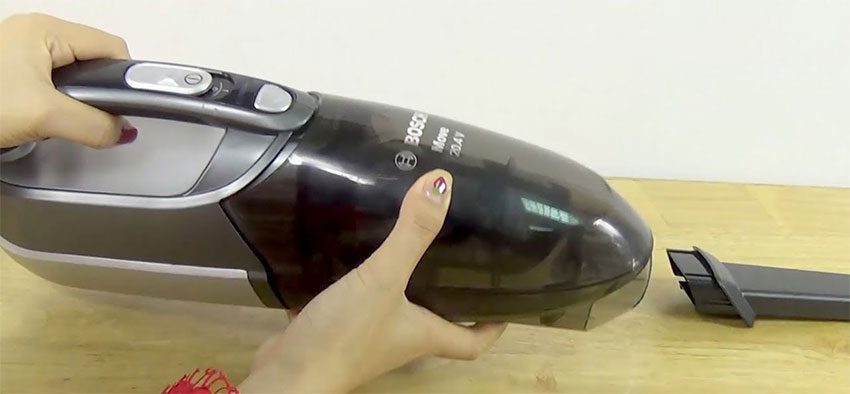 Thiết kế tay cầm thuận tiện của máy hút bụi cầm tay Bosch BHN20110