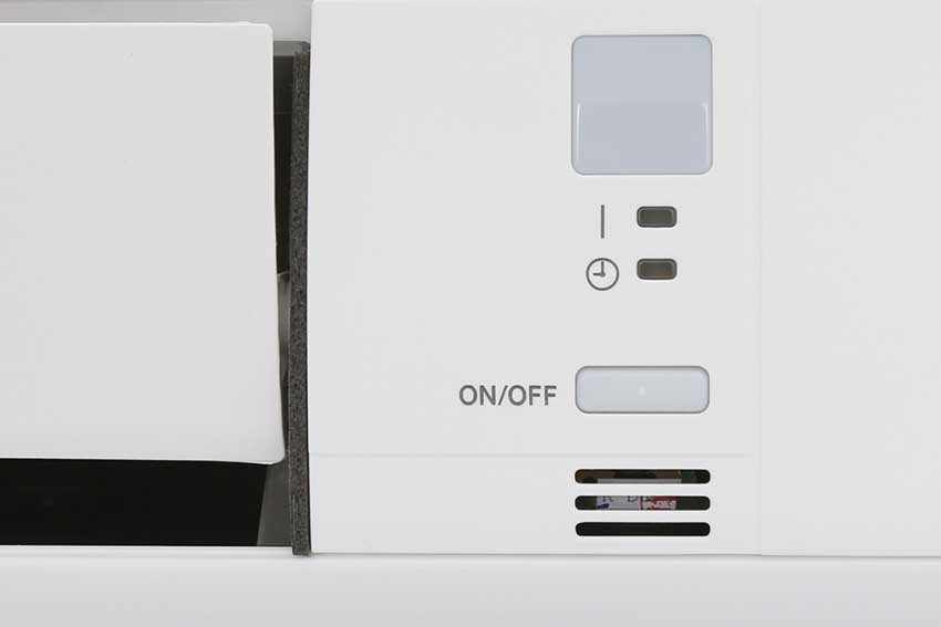 Máy lạnh một chiều Daikin FTKQ25SVMV/RKQ25SVMV ( 1HP ) với nút điều khiển dạng nhấn
