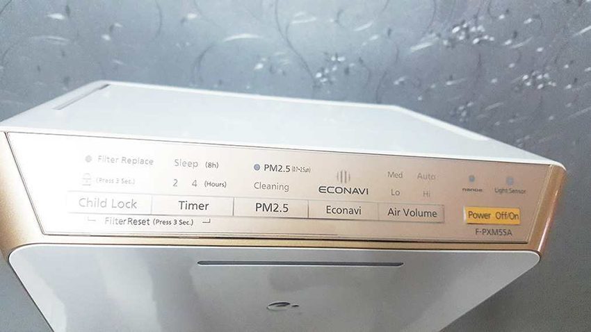 Bảng điều khiển của máy lọc không khí Panasonic F-PXM55A 