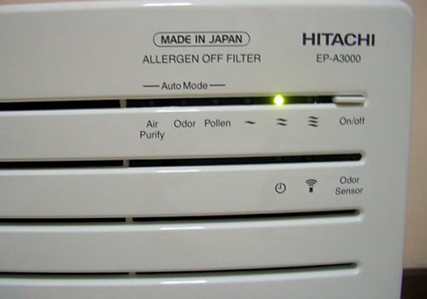 Máy lọc không khí Hitachi EP-A3000 với bảng điều khiển dễ sử dụng