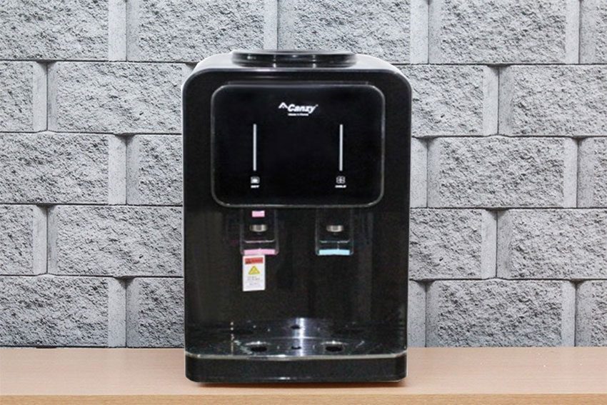 Thiết kế hiện đại để bàn của máy nước nóng lạnh úp bình Canzy CZ-815TDB