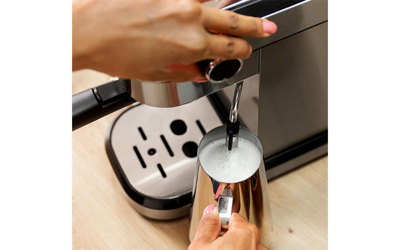 Vòi đánh sữa của Máy pha cà phê Cecotec Cafelizzia 790 Steel