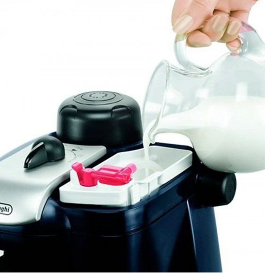 Vị trí đổ sữa của Máy pha cà phê DeLonghi EC9