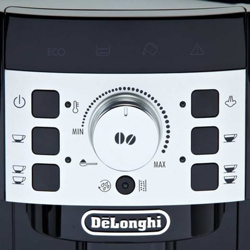 Máy pha cà phê tự động Delonghi Ecam 22.110 với bảng điều khiển dễ sử dụng
