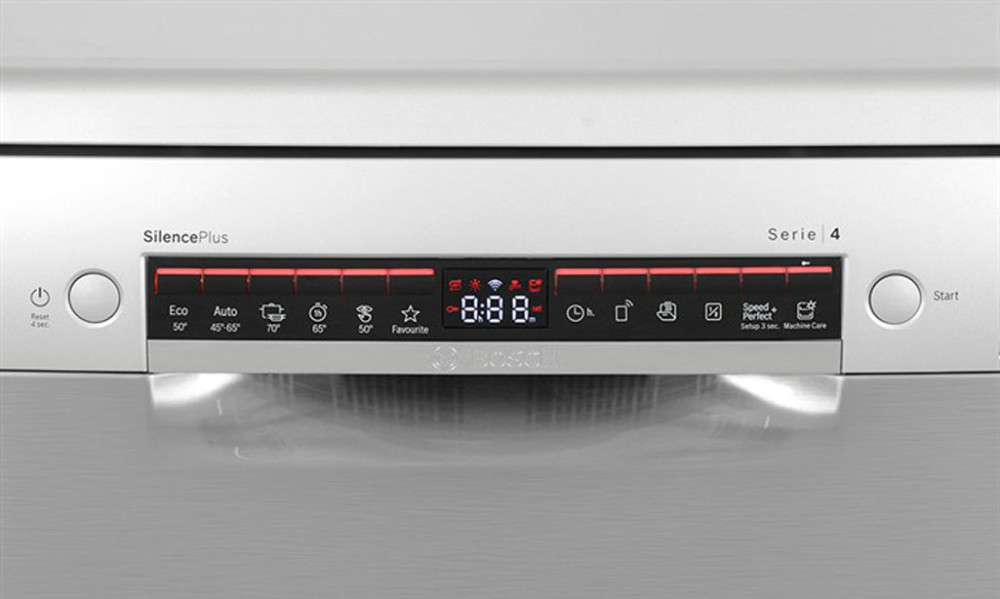 Bảng điều khiển nút nhấn thông minh, có màn hình LED hiển thị rõ ràng.