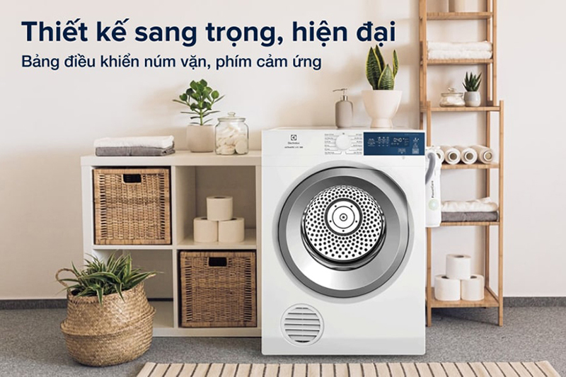 Kiểu dáng cửa trước lồng ngang hiện đại, tinh tế, tiện dụng, sở hữu gam màu trắng trang nhã