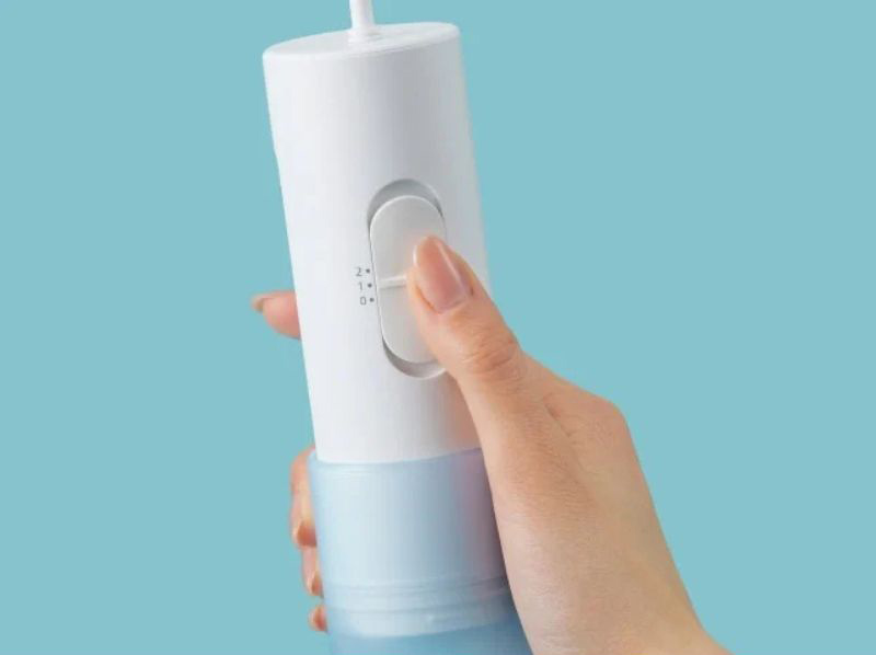 Điều khiển bằng nút gạt ngay trên thân máy