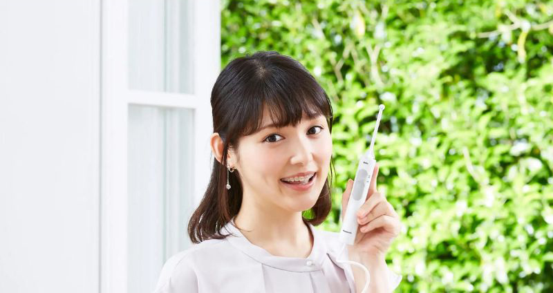 Kiểu dáng nhỏ gọn hiện đại, sở hữu gam màu trắng phối xám trang nhã