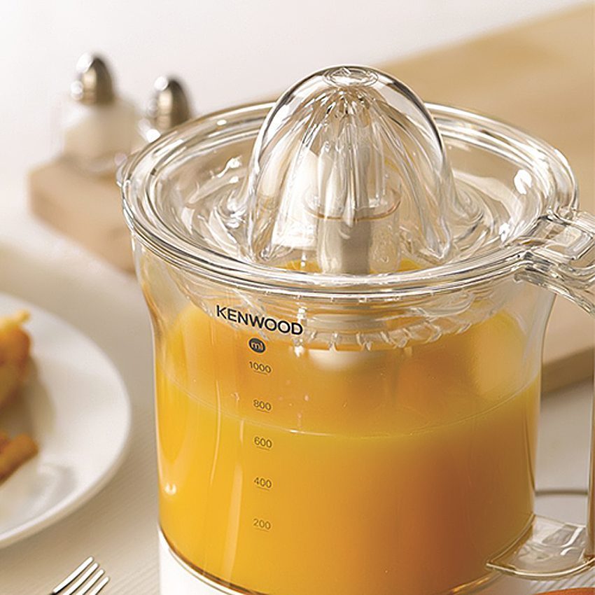 Máy vắt cam Kenewood JE290 giúp bạn vắt ra những ly nước cam nguyên chất