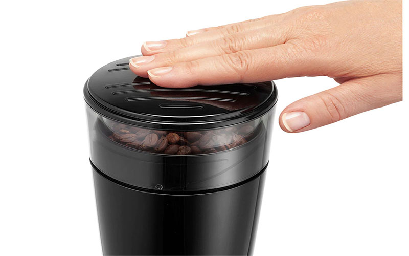 Hệ thống “Đẩy – để xay” của Máy xay cà phê mini Delonghi KG200