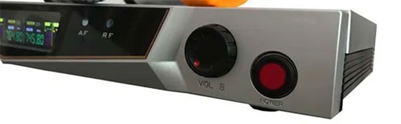 Hệ thống điều khiển của micro karaoke không dây Bose BS9999