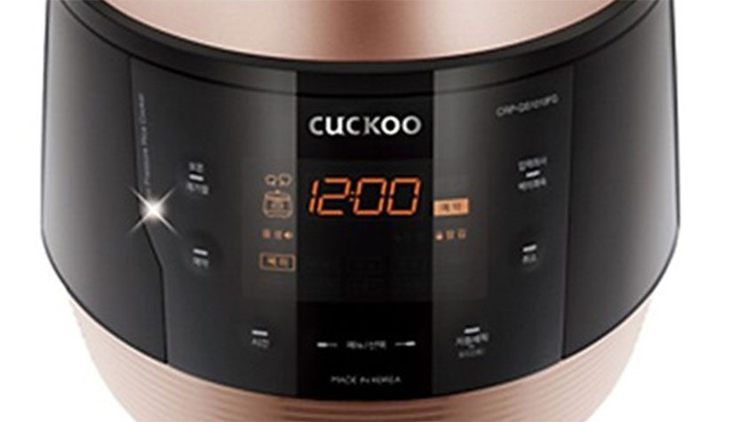 Bảng điều khiển của nồi cơm áp suất điện tử Cuckoo CRP-QS1010FG