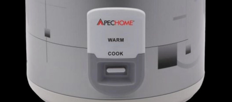 Bảng điều khiển ở mặt trước nồi gồm nút gạt điều khiển 2 chế độ nấu và hâm nóng