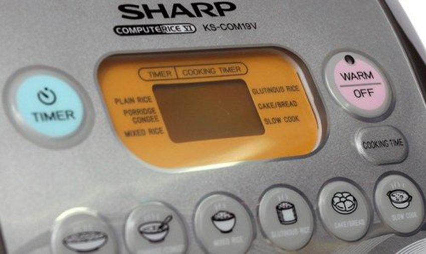 Bảng điều khiển của nồi cơm điện tử Sharp KS-COM19V-W