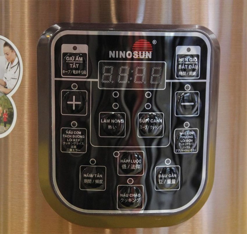 Bảng điều khiển của nồi cơm điện tách đường Ninosun NNS-868 