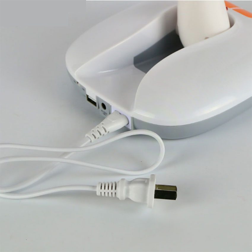 Cổng sạc USB của Quạt sạc tích hợp đèn ngủ Suntek KM-F0166 kiêm pin sạc dự phòng