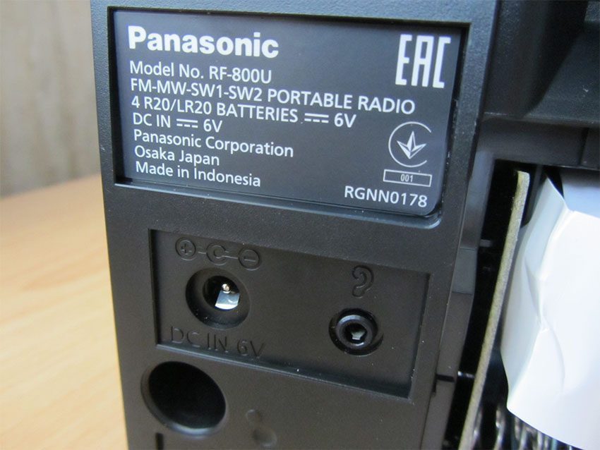 Chất liệu của Radio Panasonic RF-800U