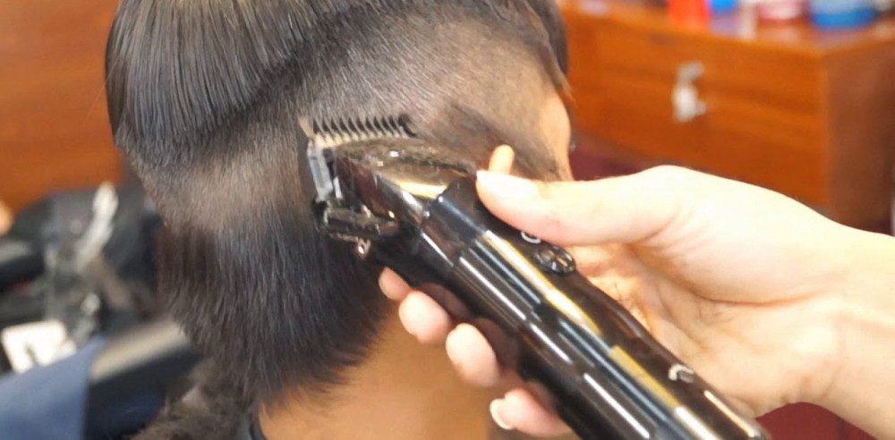 Chức năng của Tông đơ cắt tóc Kemei babyliss KM-2850 sử dụng chất liệu cao cấp tạo nên sự đẳng cấp và sang trọng hơn so với các dòng tông đơ cắt tốc cùng lợi trên thị trường. Hơn nữa, tông đơ này thuộc dòng tông đơ không dây haojt động bằng Pin sạc điện Lithium-ion có khả năng làm việc liên tục trong thời gian dài 120 phút/một lần sạc. Bạn cũng hoàn toàn có thể vừa sạc vừa dùng trong những trường hợp đặc biệt, hoặc hết pin giữa lúc cắt tóc.