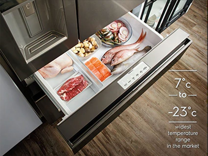 Tủ lạnh Inverter Electrolux EHE6879A-B với thiết kế đông mềm hiện đại
