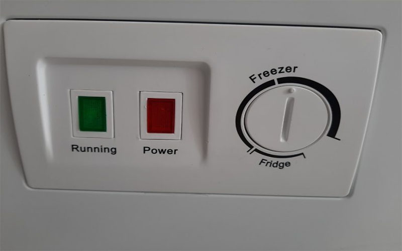 Bảng điều khiển của Tủ đông mini Sanden SCF-0165