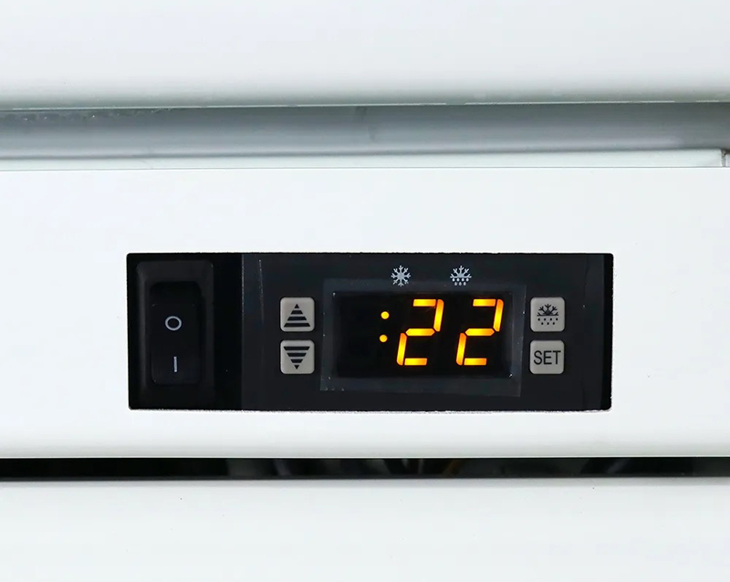 Bảng điều khiển điện từ và màn hình LED hiển thị nhiệt độ 