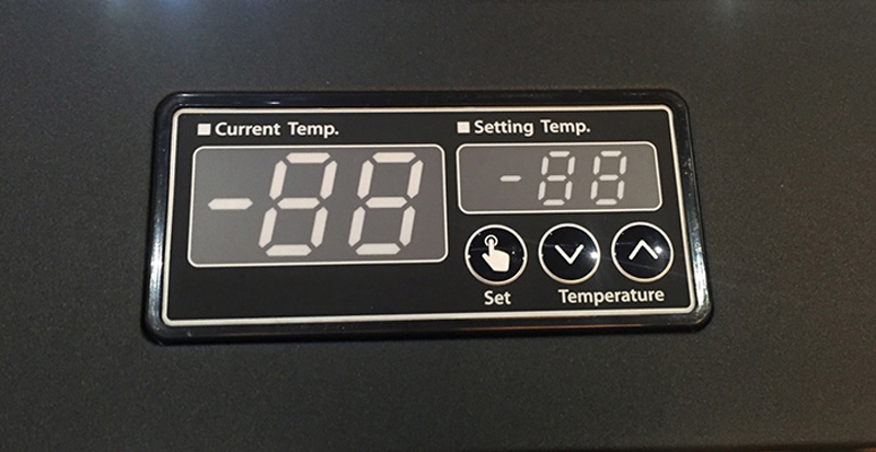 Bảng điều khiển điện tử và màn hình LED hiển thị nhiệt độ