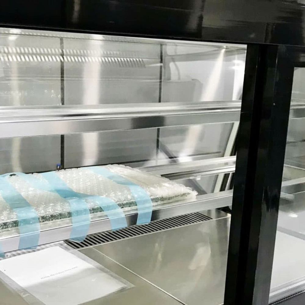 Tủ bánh kem để bàn 70cm kính vuông Lightcool TS-700Z - Hàng chính hãng