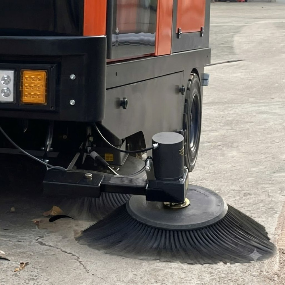 Xe quét rác công nghiệp ngồi lái Kumisai KMS-S13 - Hàng chính hãng