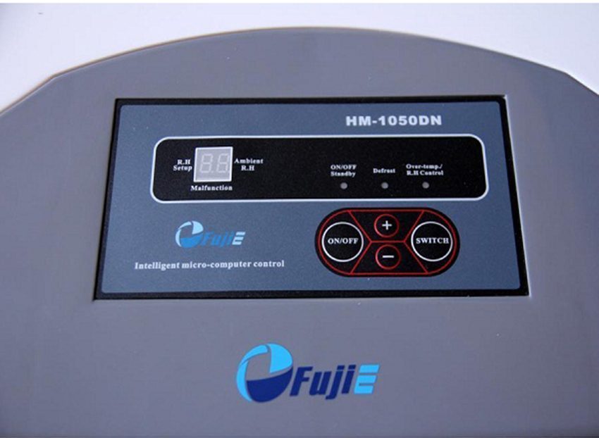 Bảng điều khiển của máy hút ẩm FujiE HM-1050DN