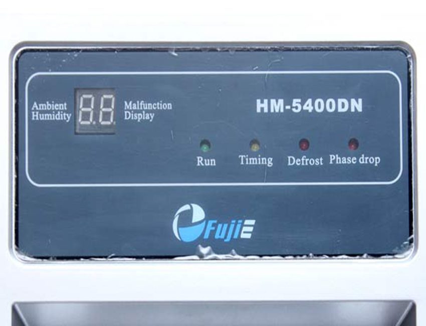 Màn hình hiển thị độ ẩm của máy hút ẩm HM-5400DN